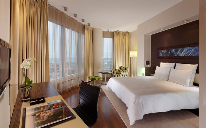 Swiss Advantage King Room with Harbour View