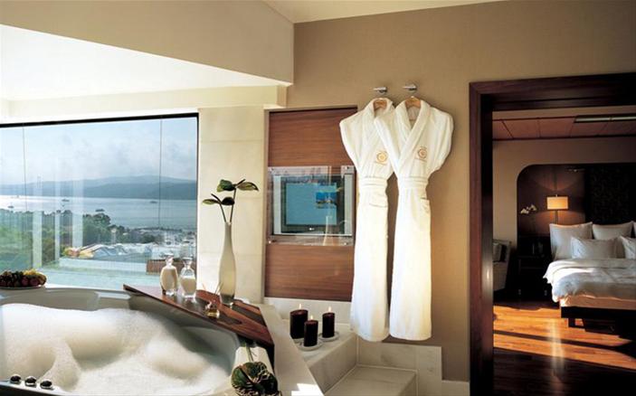 Jacuzzi Suite at Swissotel The Bosphorus