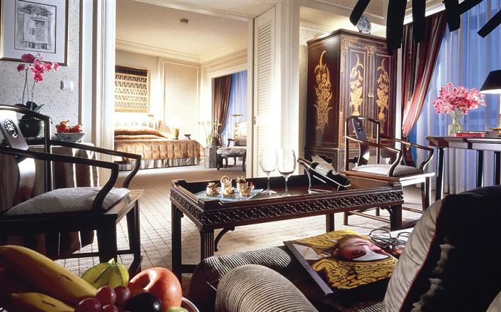 Stamford Crest Suite at the Swissotel Stamford
