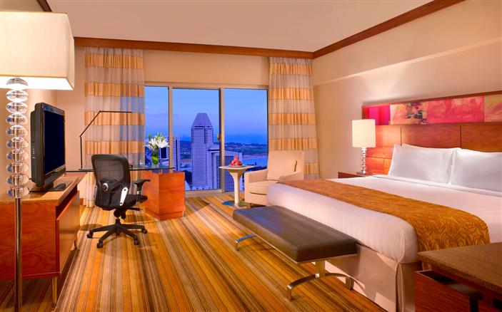 Classic Room at the Swissotel Stamford Singapore