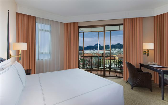 Premier Room at Swissotel Merchant Court