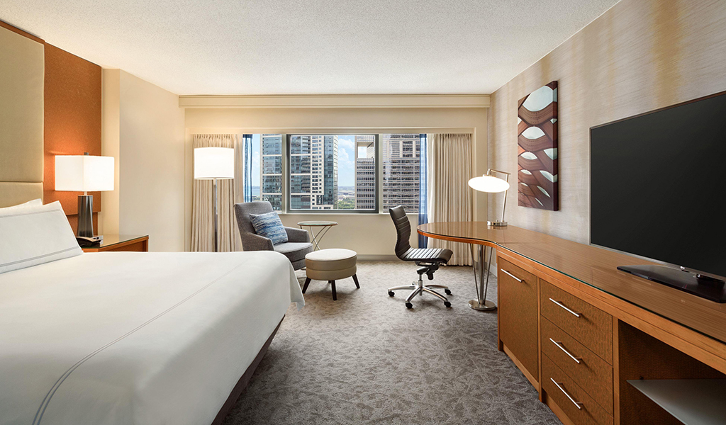 Pinnacle Zimmer mit Blick auf die Stadt im Swissôtel Chicago