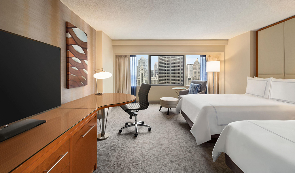 Pinnacle Zimmer mit Blick auf den Fluss im Swissôtel Chicago