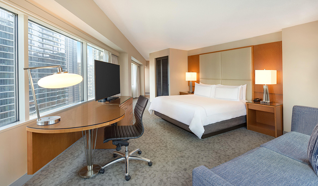 Premier Corner mit breitem Doppelbett im Swissôtel Chicago