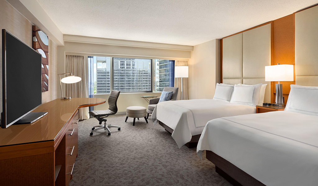 Номер Pinnacle с видом на город в Swissotel Chicago