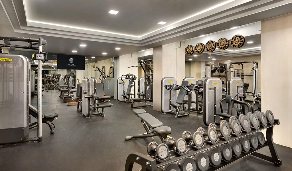 Free weights at Swissotel Quito