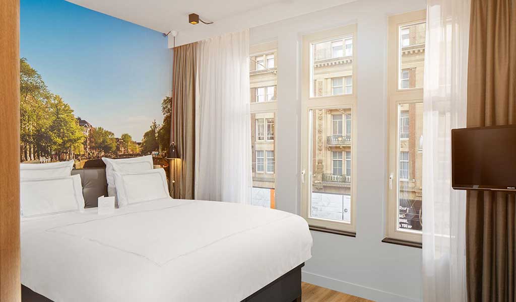 Люкс Junior с балконом в Swissotel Amsterdam