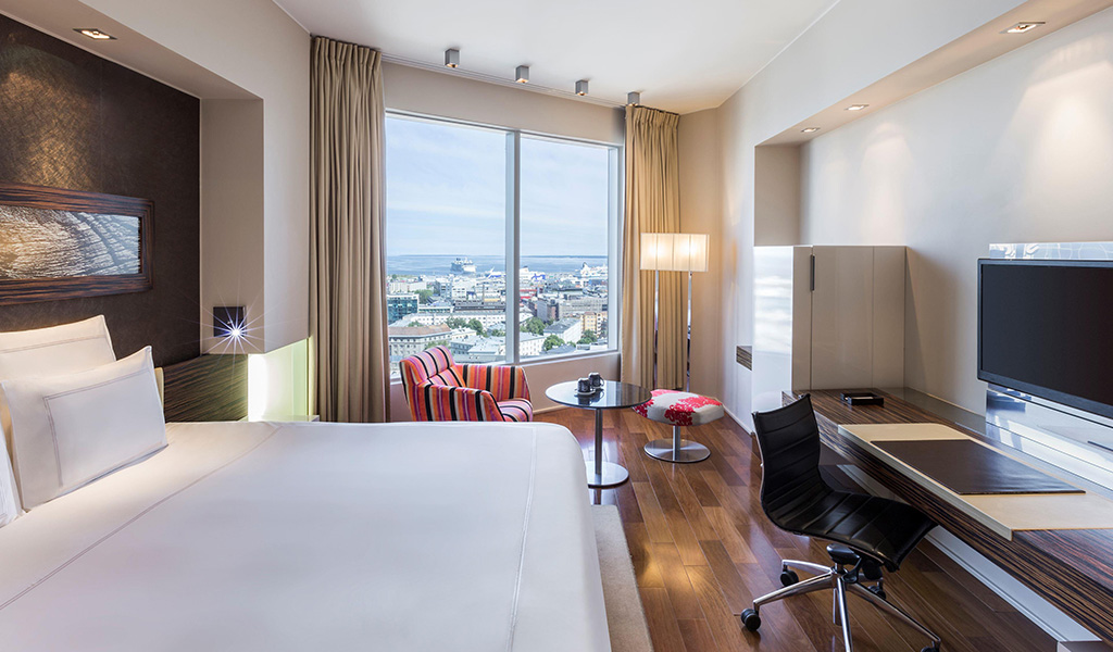 Chambre Swiss Advantage avec très grand lit au Swissôtel Tallinn