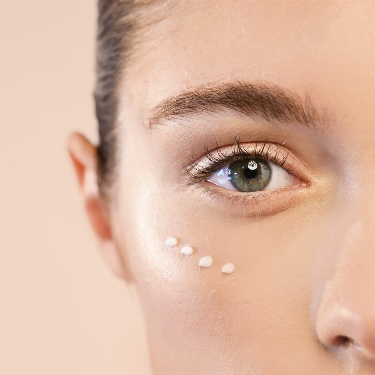 TRAITEMENT DU CONTOUR DES YEUX