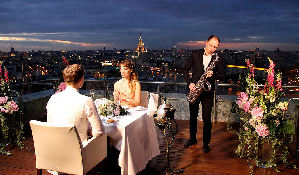 Soirée romantique dans la suite Penthouse