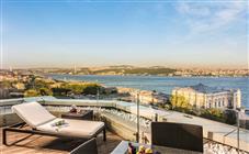 Люкс с террасой в Swissotel The Bosphorus