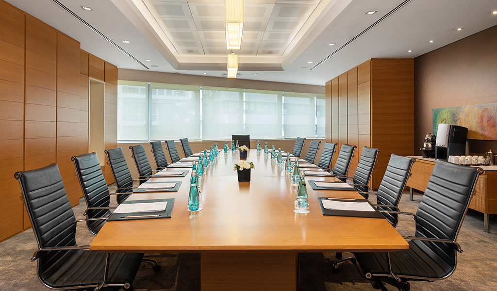 Boardroom Bayraklı im Swissôtel Grand Efes Izmir