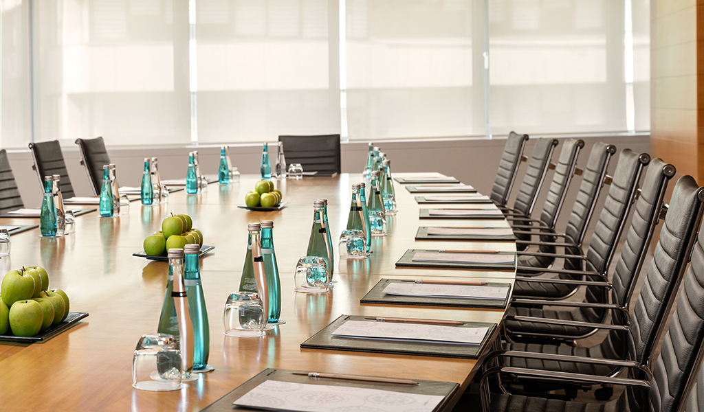 Sala de juntas Bayraklı en el Swissôtel Grand Efes Izmir