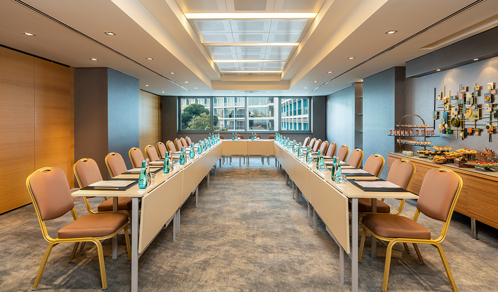 Sala de reuniones Karşıyaka en el Swissôtel Grand Efes Izmir