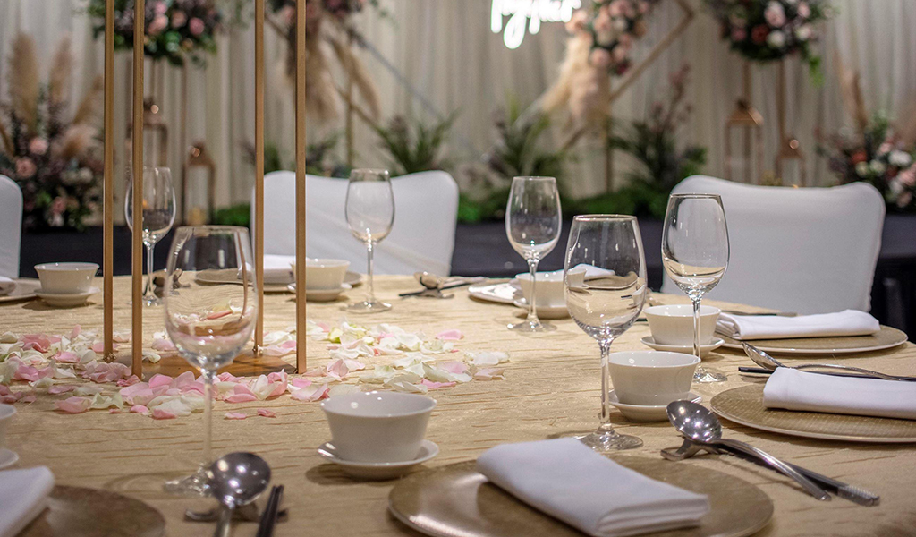 Mariage rustique et romantique dans la salle de réception Atrium