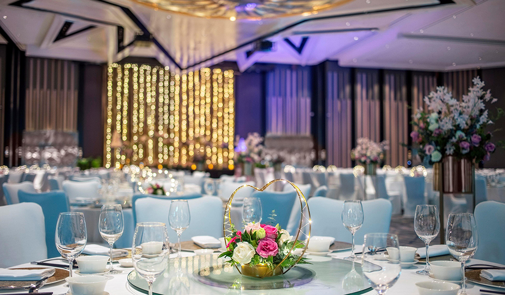 حفل زفاف النعيم الطريف في فندق سويس أوتيل ذا ستامفورد (Swissotel The Stamford)