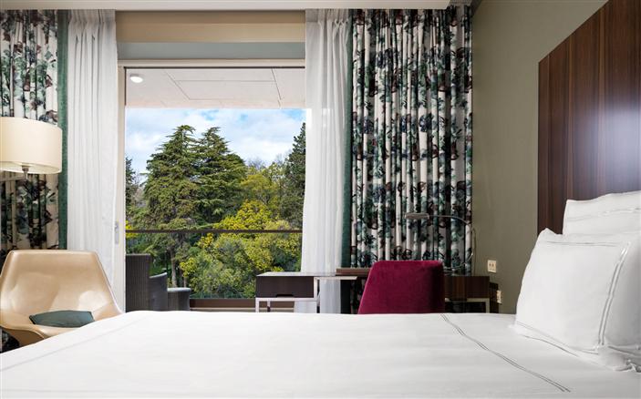 Swiss Advantage Room at Swissotel Kamelia