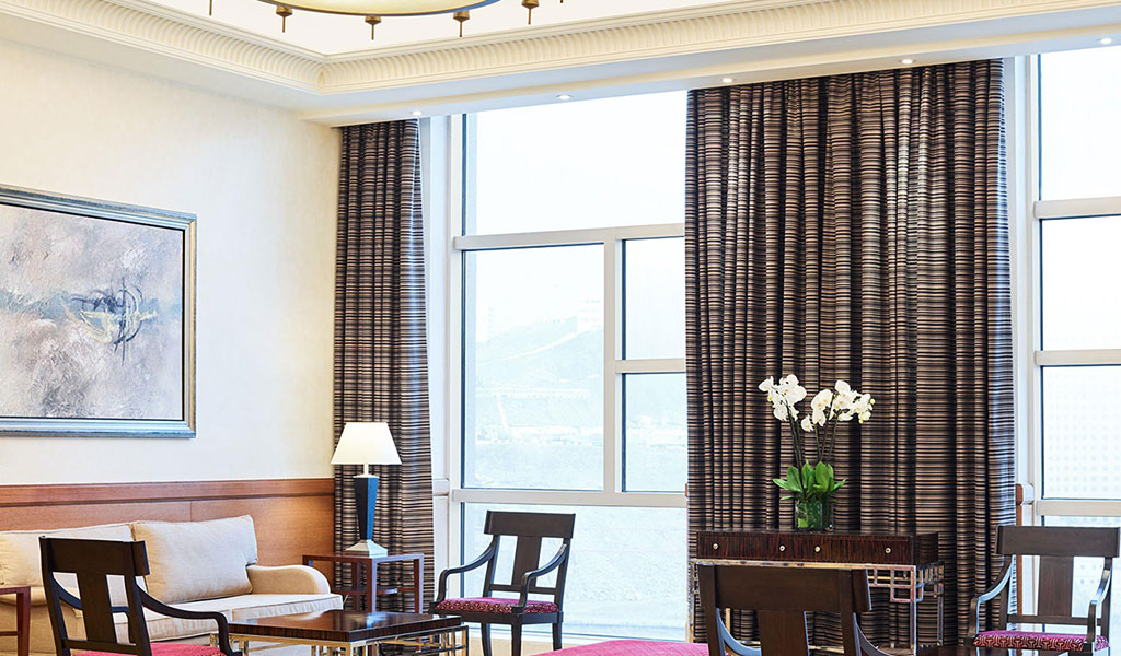 استراحة الشاي "مشارف" في فندق سويس أوتيل المقام (Swissotel Al Maqam)