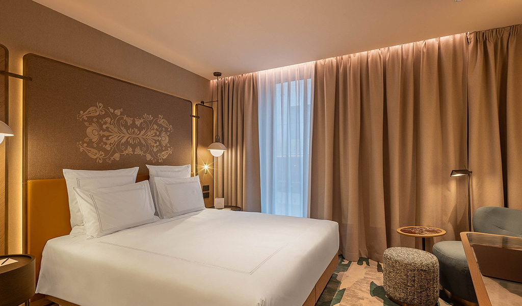 Swiss Advantage room Atrium view