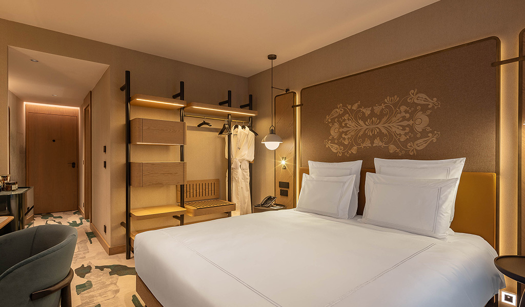 Swiss Advantage room Atrium view