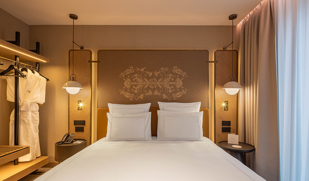 Swiss Advantage room Atrium view