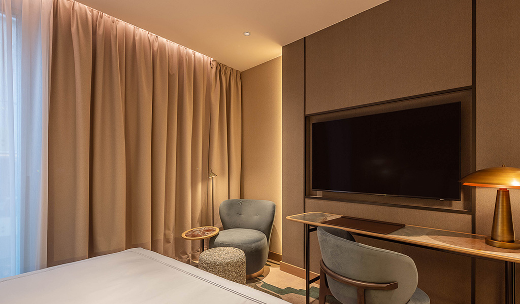 Swiss Advantage room Atrium view